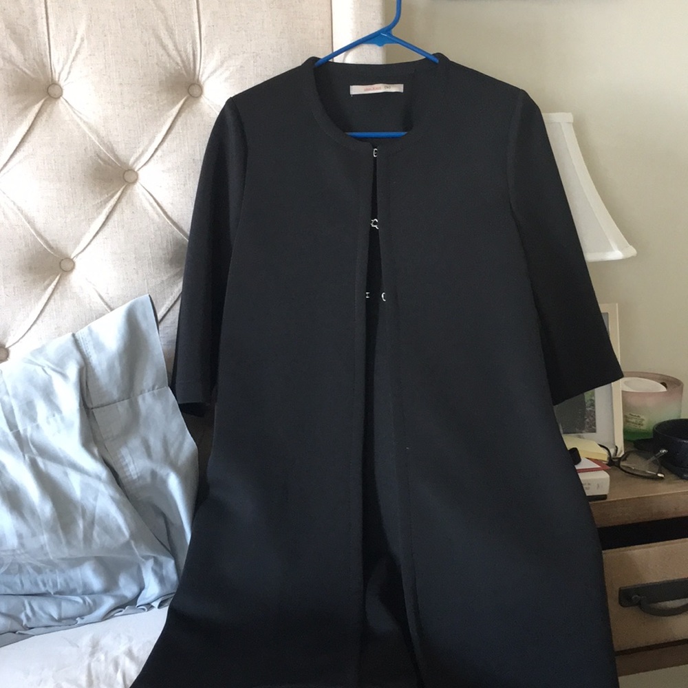 Italian boutique 3/4 sleeves black coat
